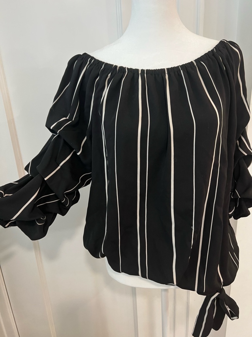 Vince Camuto Black Striped Off-Shoulder Blouse with Tie